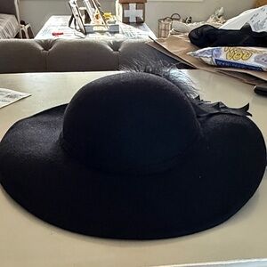 Sonni from San Fransico Classic Black Wide-Brim Felt Hat with fuzzy detail